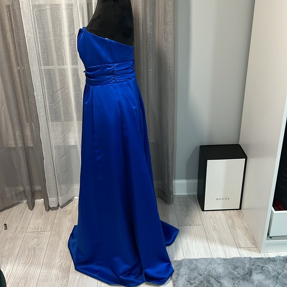David’s bridal royal blue long prom/bridesmaid dress - Picture 4 of 6